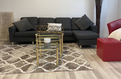 Laval Apartment | New 3beds/1bath 2 mins from Montreal - in the heart of Laval