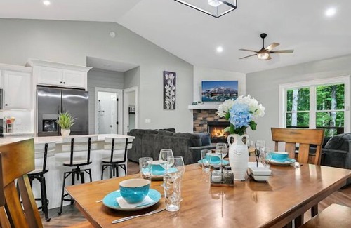 Bent Creek House | NEW 3BR-2B home in Asheville with hot tub & firepit! Discounted mid-week stays!