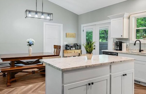 Bent Creek House | NEW 3BR-2B home in Asheville with hot tub & firepit! Discounted mid-week stays!