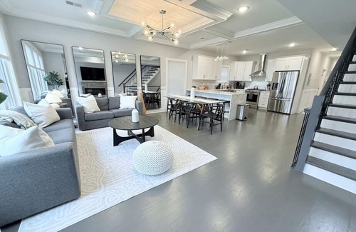 The Heights Condo | New 3BR Condo w/Rooftop Terrace & NYC Views