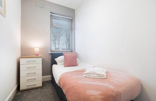 Darlington House | NEW! 3BR in Haughton Road