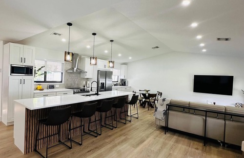 Deerfield Beach House | NEW 3BR Retreat w/Pool, BBQ & 10 min to the Beach.