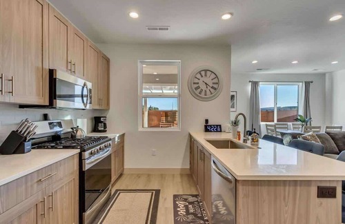 Santa Clara House | New 3BR Townhome - Private Patio & Seasonal Pool-31