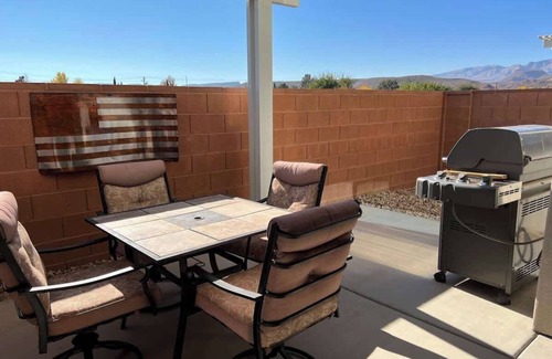 Santa Clara House | New 3BR Townhome - Private Patio & Seasonal Pool-31