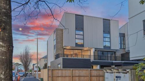 Christchurch City Centre Apartment | New 3BR with garage - Central Stay Near Christchurch Best
