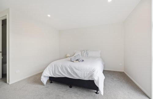 Christchurch City Centre Apartment | New 3BR with garage - Central Stay Near Christchurch Best