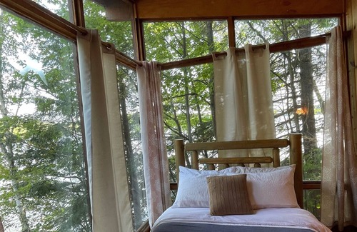Windermere Cottage | **NEW** 4 Bed 1 Bath - Lake Front Cottage in Muskoka
