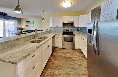 Put-in-Bay Condo | New 4 Bedroom 2 Bath Condo On The Water - Sleeps up to 10 ppl max - CON 110