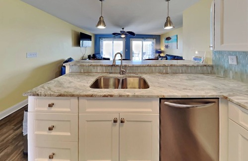 Put-in-Bay Condo | New 4 Bedroom 2 Bath Condo On The Water - Sleeps up to 10 ppl max - CON 110
