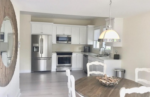 Pipes Cove House | New 4 Bedroom Greenport House Sleeps 10, walkable to beach& town. No car needed