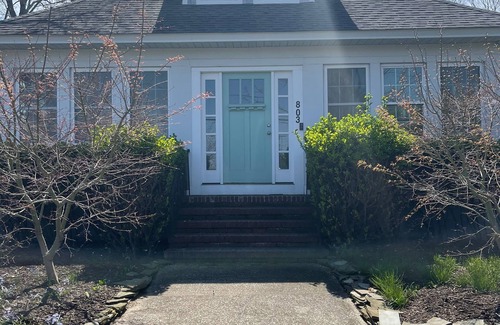 Pipes Cove House | New 4 Bedroom Greenport House Sleeps 10, walkable to beach& town. No car needed