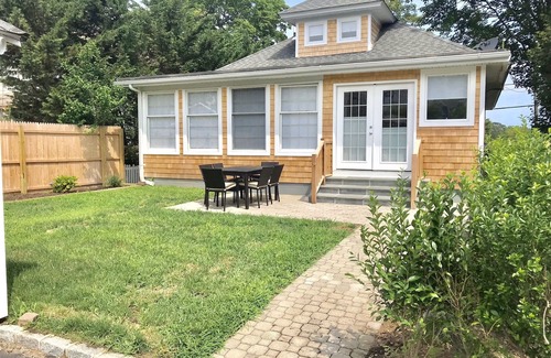 Pipes Cove House | New 4 Bedroom Greenport House Sleeps 10, walkable to beach& town. No car needed