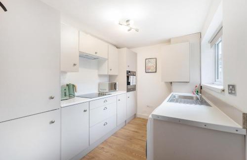 Stanley House | NEW! 4 Bedroom House by Stay With Us, Perfect for Large Groups & Contractors! FREE WIFI!