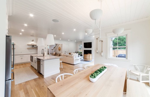 Edgartown House | New 4-bedroom House with Swimming Pool–Just a 10-minute Walk to Town