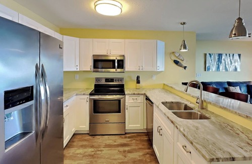 Put-in-Bay Condo | New - 4 BR Put-in-bay Waterfront Condo-All the Comforts of Home- 10 ppl -C211
