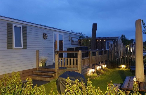 Oostkapelle Ski Chalet | New! 4 persons vacation chalet on a family campsite in Oostkapelle.