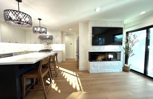 Concord House | NEW 4bd/3ba Luxury Farmhouse + Steam Shower!