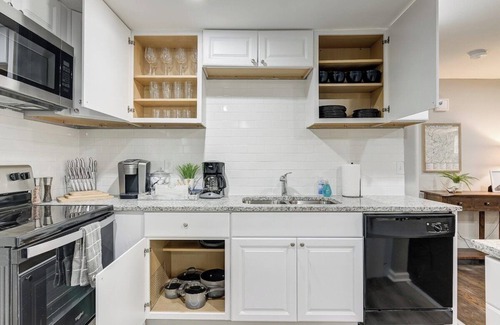 South Kansas City House | New 4BD Hiking+MoutainBikeTrails