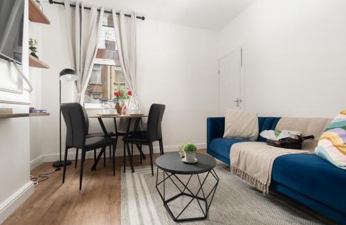 Liverpool Apartment | New 4BedRoom Home - Near LFC & EFC
