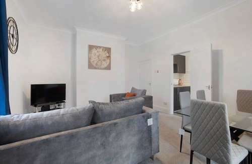 North Shields House | New! 4BR in Spencer Street