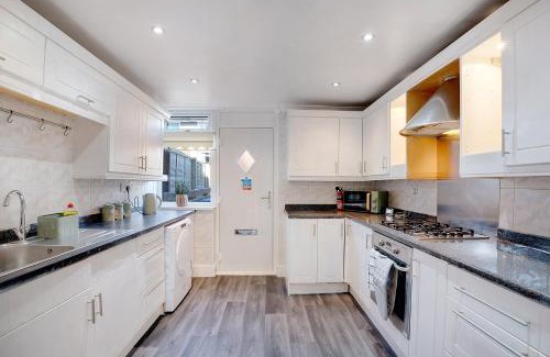Peterlee House | NEW! 4BR in Stafford Place