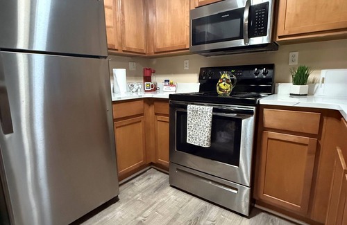 Burns Park Apartment | * NEW * 4BR Retreat | Heart of Campus w/Parking