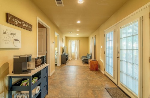 Azle House | New 5 Bed/Lakefront/Boat dock/Game room/Guest House.