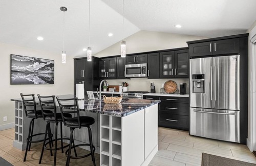 Eagle House | NEW! 5 min to Downtown Eagle! Dreamy Kitchen | Private Pasture | Spacious with 2 Living Rooms