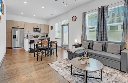 Port Saint Lucie House | New 5 Star home with Heated Pool/BBQ/minutes HCA Hospital/Cleveland clinic.