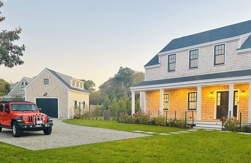 Nantucket House | NEW 6-bd home - heated POOL & JEEP. Surfside/south of town