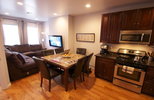 Bedford-Stuyvesant House | *NEW*6 BEDROOM DUPLEX 2 BLOCKS FROM TRAIN AND 15 MIN TRAIN RIDE INTO MANHATTAN