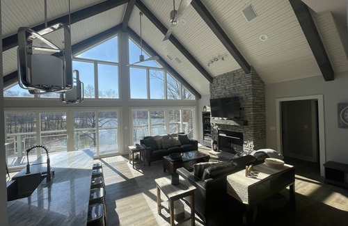 Cadiz House | New 6 bedrooms! Lake Barkley Lake House
