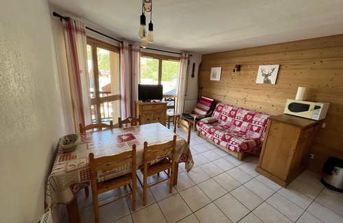 Valloire Apartment | NEW 6 Person Apartment in Chalet close to slopes and town center
