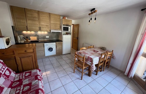 Valloire Apartment | NEW 6 Person Apartment in Chalet close to slopes and town center