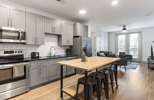 East Walnut HIlls Apartment | New 6BR/BA combined Apartments Near DT Cincinnati