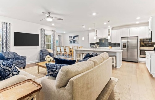 Lewes House | New 7BR Luxury House Near Beaches *Sleeps 14