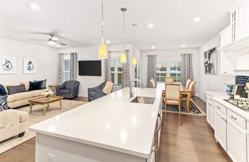 Lewes House | New 7BR Luxury House Near Beaches *Sleeps 14
