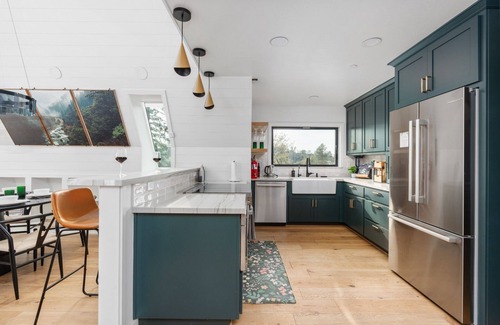 Mariposa Cabin | New! A-Frame with HotTub, Stargazing, EV Charging, Outdoor Games, King Bed
