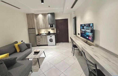 Ash Shumaysani Apartment | New - active & well/served area!