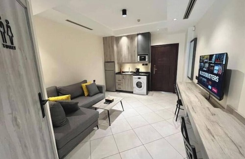 Ash Shumaysani Apartment | New - active & well/served area!