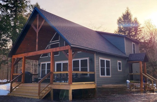 Remsen House | New ADK Cabin with gorgeous waterfront hangout on Kayuta Lake