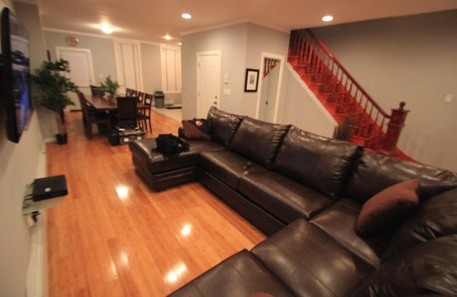 Bushwick House | *NEW*ALL BRAND NEW FURNITURE,BEDS,TVS&PLACE IS HUGE&15 MIN SUBWAY 2 DOWNTOWN NYC