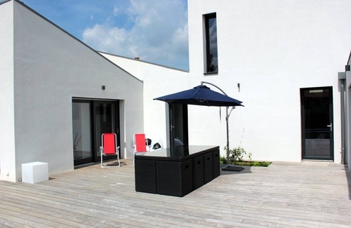 Saint-Germain-Du-Puch House | New all comfort design house with swimming pool in the middle of nature