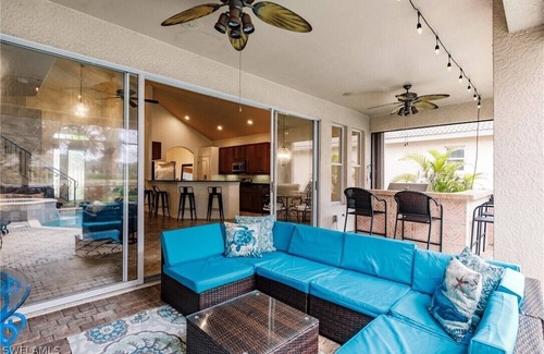 Fort Myers House | New! Amazing 4Br Oasis, Heated Pool/Spa, Gym, PickleBall - 5 Min to Downtown!