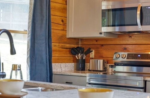 Sevierville Cabin | NEW! Amazing Lake VIEWS Log Cabin+Hot Tub+Arcade!