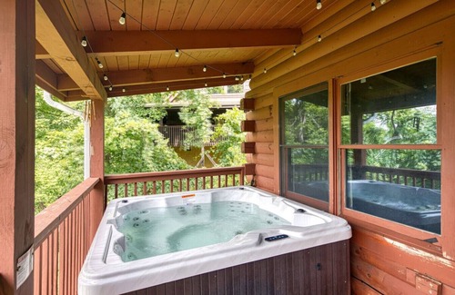 Sevierville Cabin | NEW! Amazing Lake VIEWS Log Cabin+Hot Tub+Arcade!