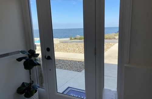 Huron House | NEW~AMAZING Lake Views~Rain or Shine!Close to Cedar Point and many area BEACHES