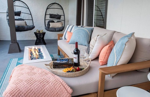 Golden Hill House | *NEW* Amazing Paradiso Urbano – POOL;SPA;GAMEROOM!
