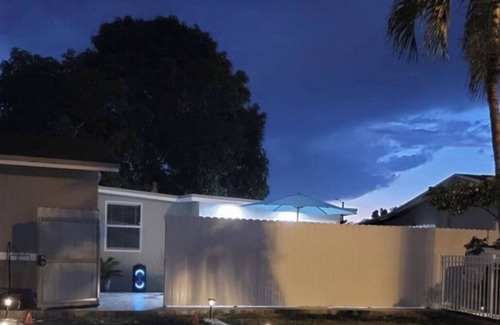 Miami Gardens Apartment | new and cozy apartment, 5 minutes from Hard Rock Stadium. full equipped.