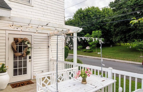 Geneva House | New and Improved Ownership, nFingerLakes, NY,Cozy, Historic,Charmingn